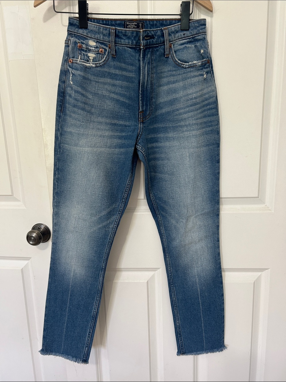Abercrombie & Fitch Simone high-rise slim jeans size 27/4 medium wash denim NWT